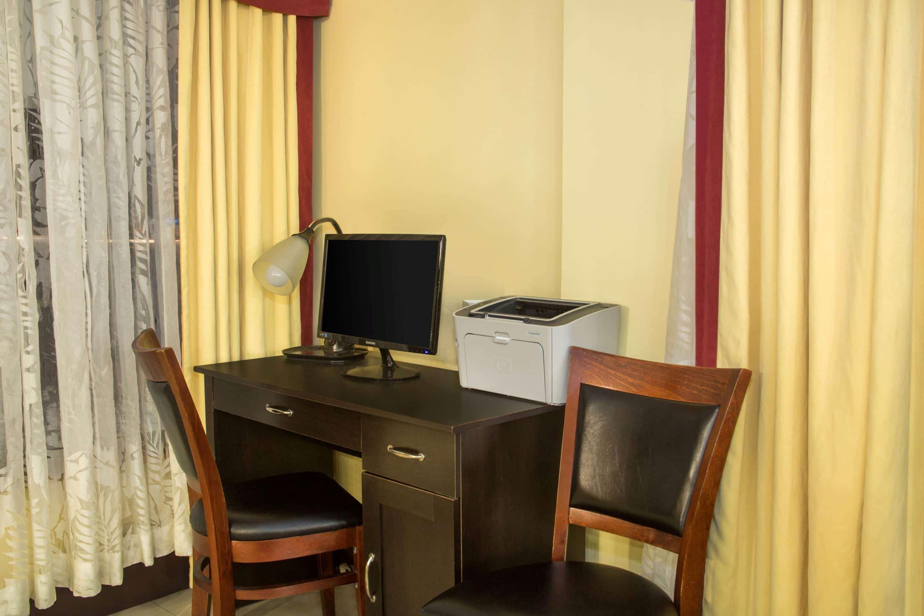 Days Inn By Wyndham Florida City Εξωτερικό φωτογραφία